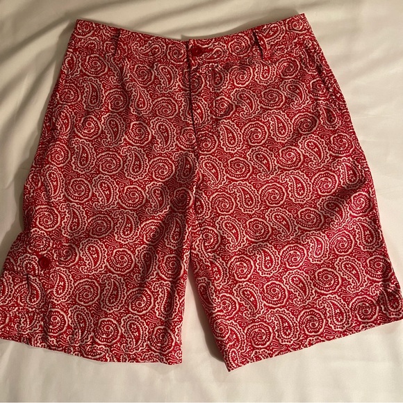 Liz Claiborne Womens Bermuda Cargo Red White Paisley Shorts Size 6 - Picture 2 of 10